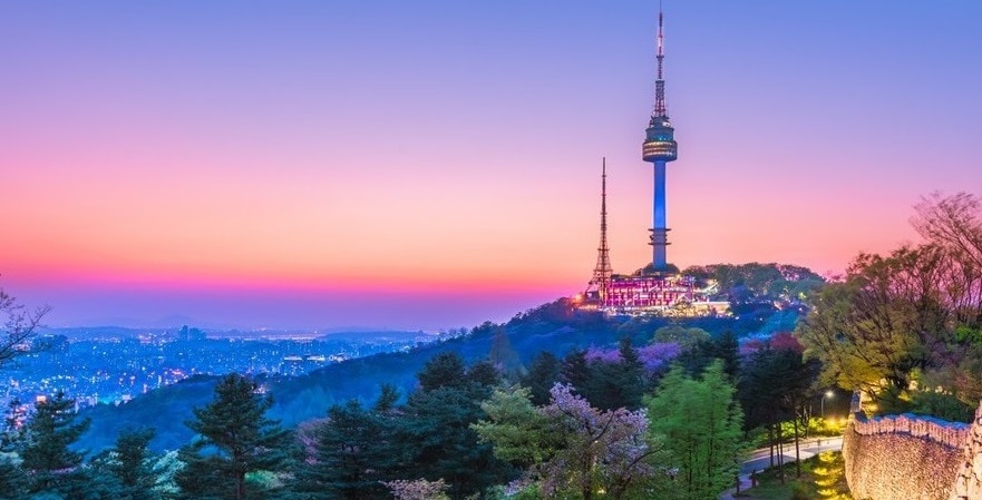 Subida da Torre Namsan, em Seul, na Coréia do Sul